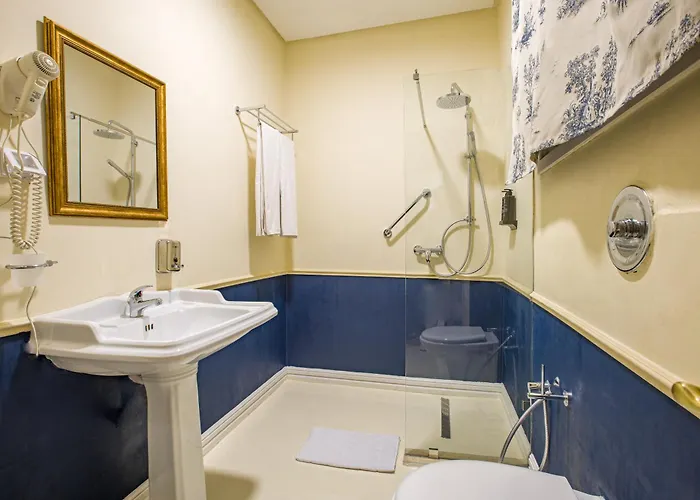 Tunis Hotels near Carthage Airport (TUN)